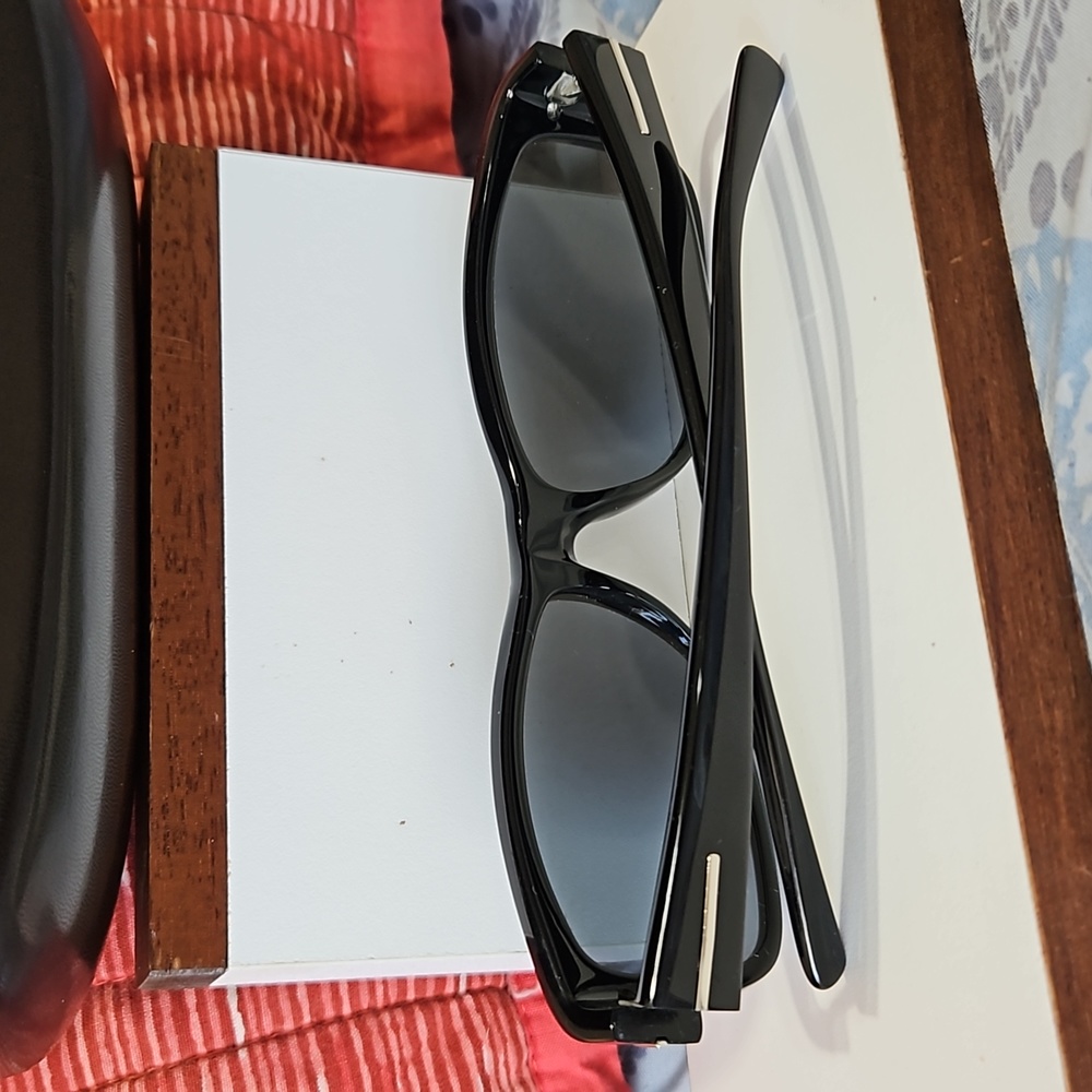 Banana Republic NWOT black sunglasses silver accent,unisex. Case and cloth. - Picture 2 of 7